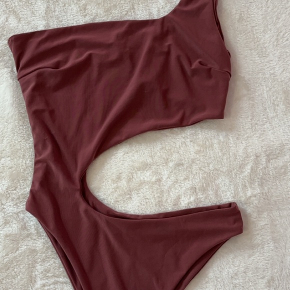 NWOT Superdown One Shoulder Cut Out Bodysuit - Picture 3 of 10